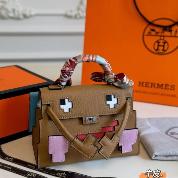 Kelly Doll 19 in Calfskin Leather – A Whimsical Icon Reimagined in Playful Luxury