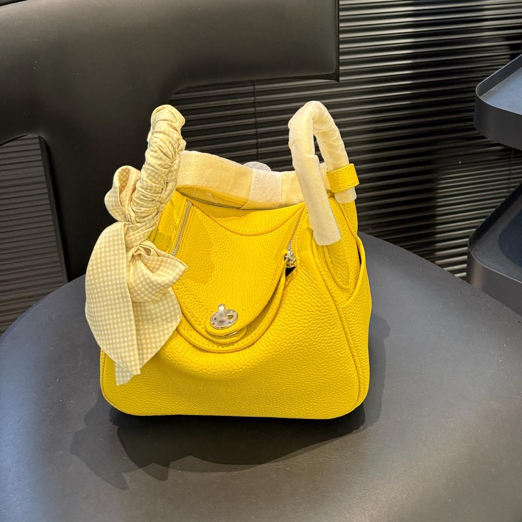 Lindy 19 & 26 in Lemon Yellow Clemence Leather – Youthful Utility with Parisian Ease - Image 3
