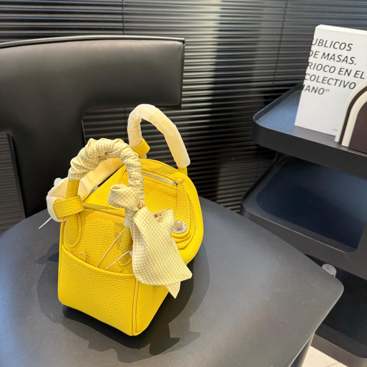 Lindy 19 & 26 in Lemon Yellow Clemence Leather – Youthful Utility with Parisian Ease - Image 5