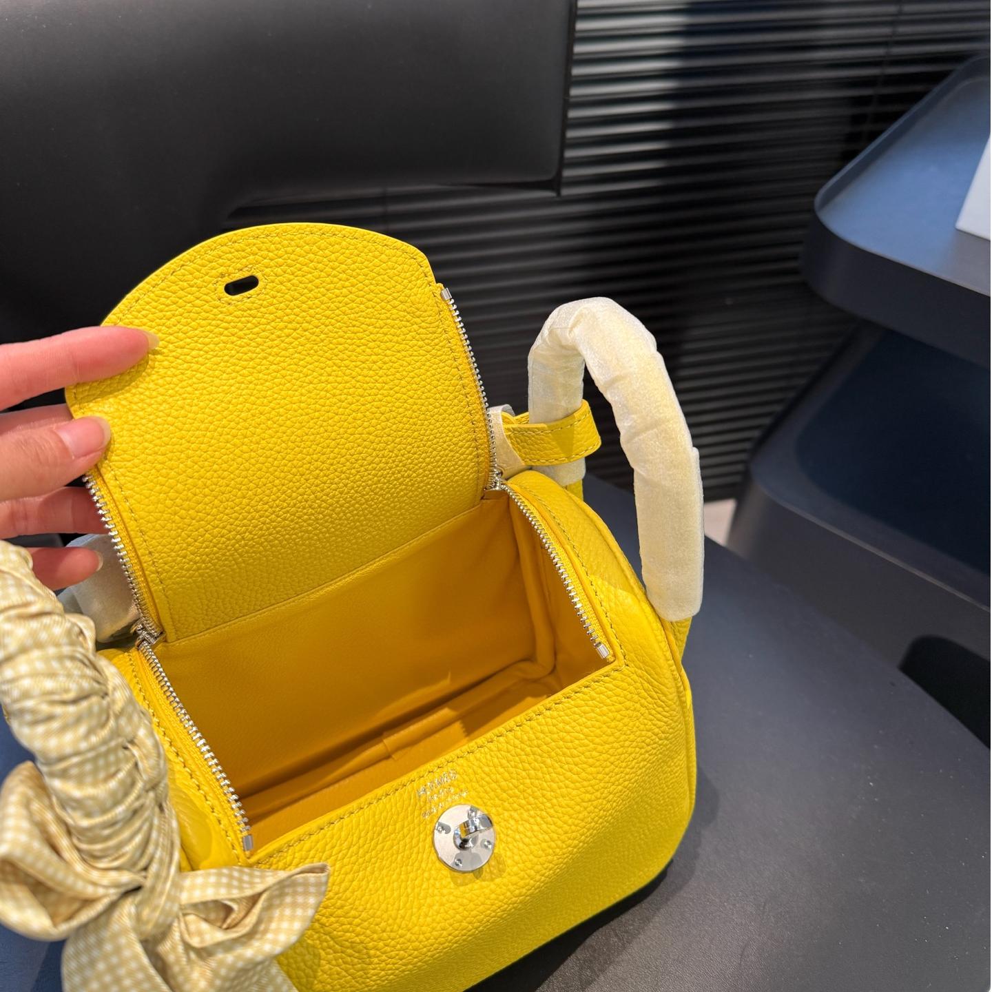 Lindy 19 & 26 in Lemon Yellow Clemence Leather – Youthful Utility with Parisian Ease - Image 9