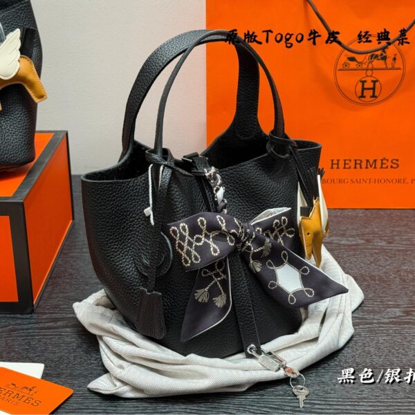 Hermès Picotin Lock 18 in Black Togo Calfskin Leather