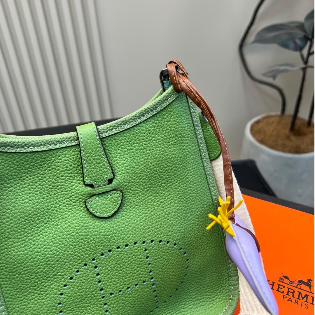 Hermès Evelyne Mini Crossbody in Clemence Calfskin – 20cm - Image 3