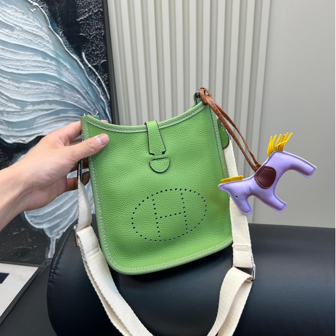 Hermès Evelyne Mini Crossbody in Clemence Calfskin – 20cm - Image 4