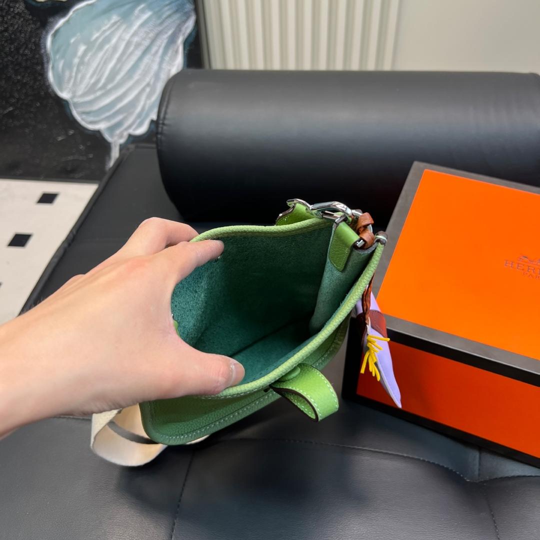 Hermès Evelyne Mini Crossbody in Clemence Calfskin – 20cm - Image 9
