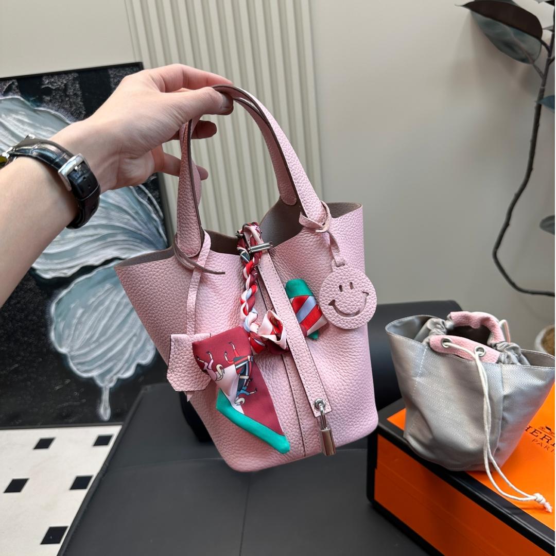Hermès Picotin Lock 13 Bucket Bag in Pink Togo Leather with Palladium Hardware - Image 3