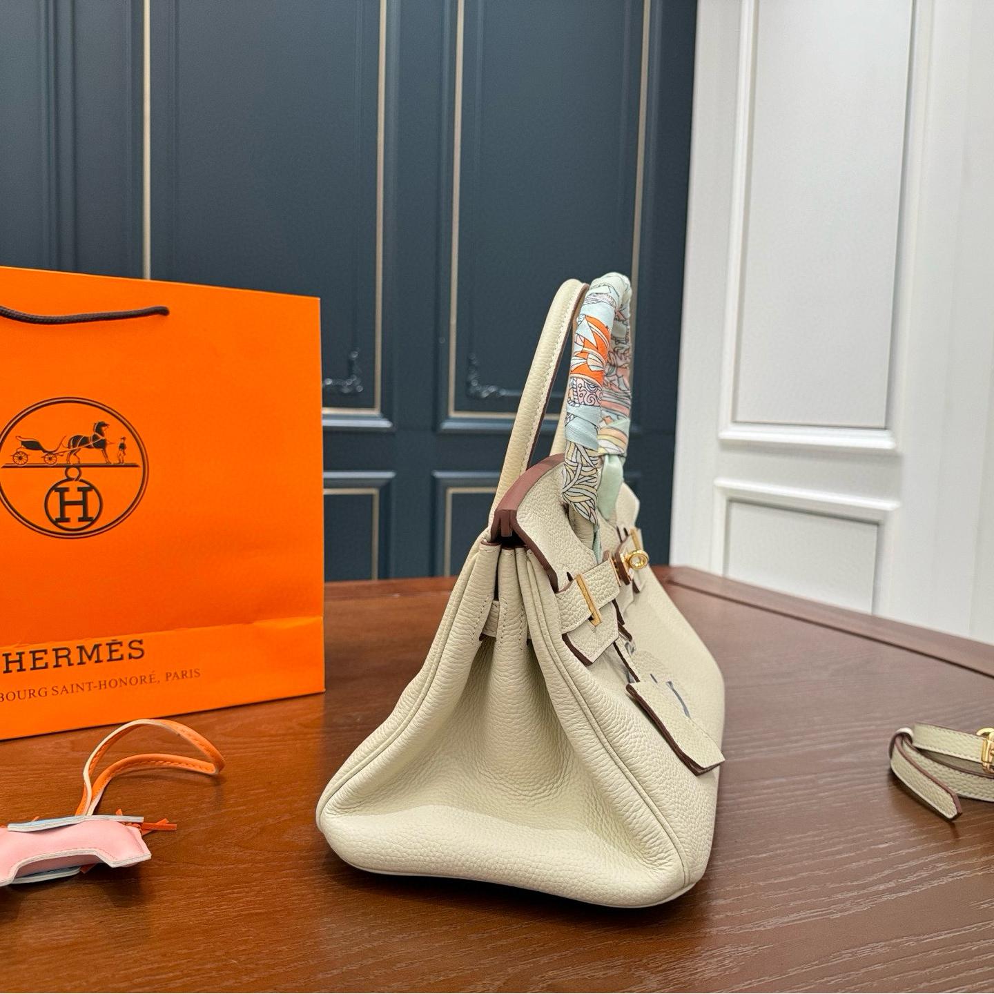 Hermès Birkin 30 in Cream Togo Leather with Gold Hardware - Image 5