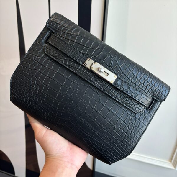 Kelly Depeches 25 Handbag in Crocodile Leather  Silver Buckle