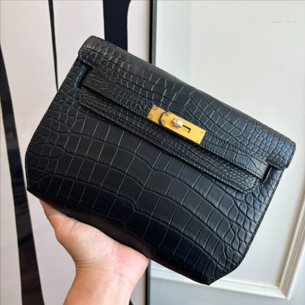 Kelly Depeches 25 Handbag in Crocodile Leather  Gold Buckle